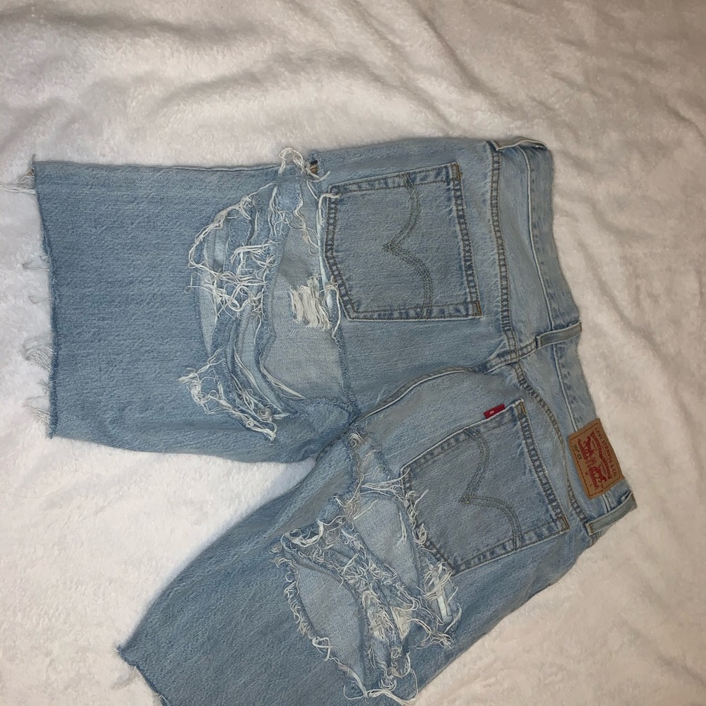 Distressed Levi’s shorts - Picture 3 of 5